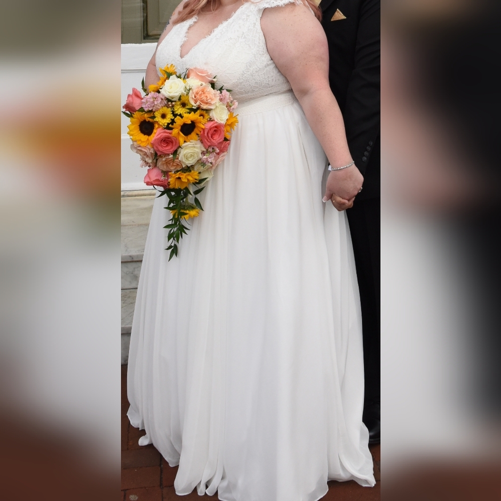 Elegant Ivory Plus Size Wedding Gown
